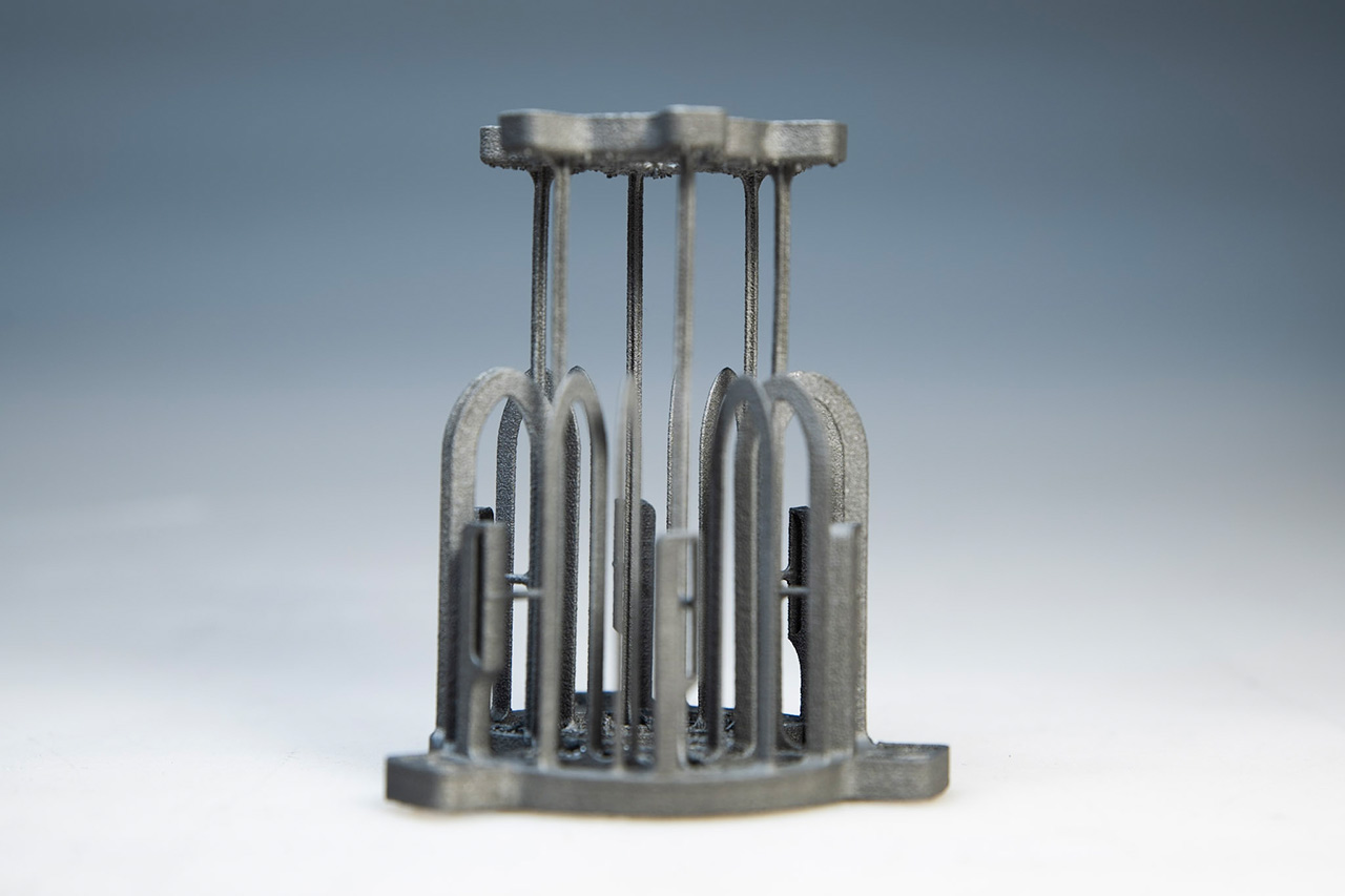 Filigrane Bauteile wie bspw. Compliant Mechanisms aus dem PBF-LB/M-Verfahren.